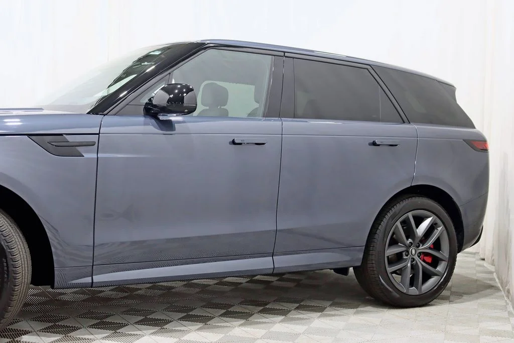 Used 2024 Blue Land Rover Dynamic SE image 3