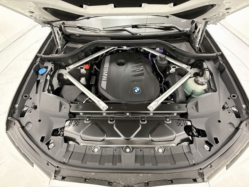 New 2027 White Metallic BMW xDrive40i image 29