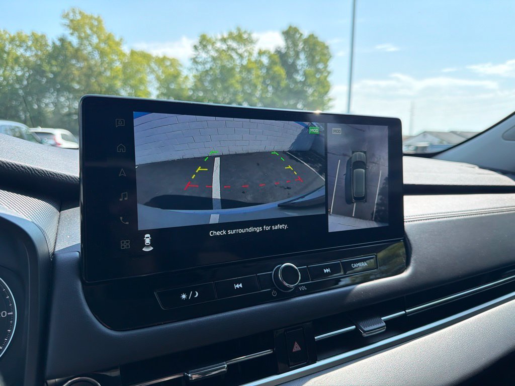Used 2025  Mitsubishi SE image 29