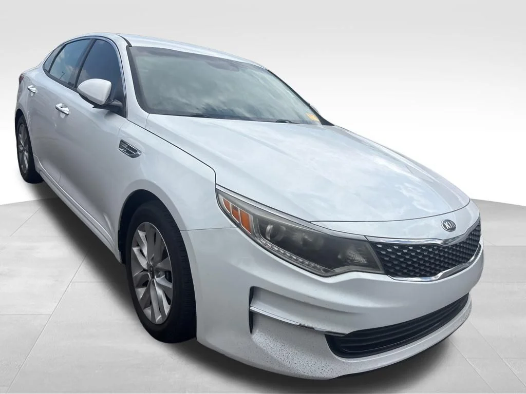 Used 2018 White Kia EX image 5