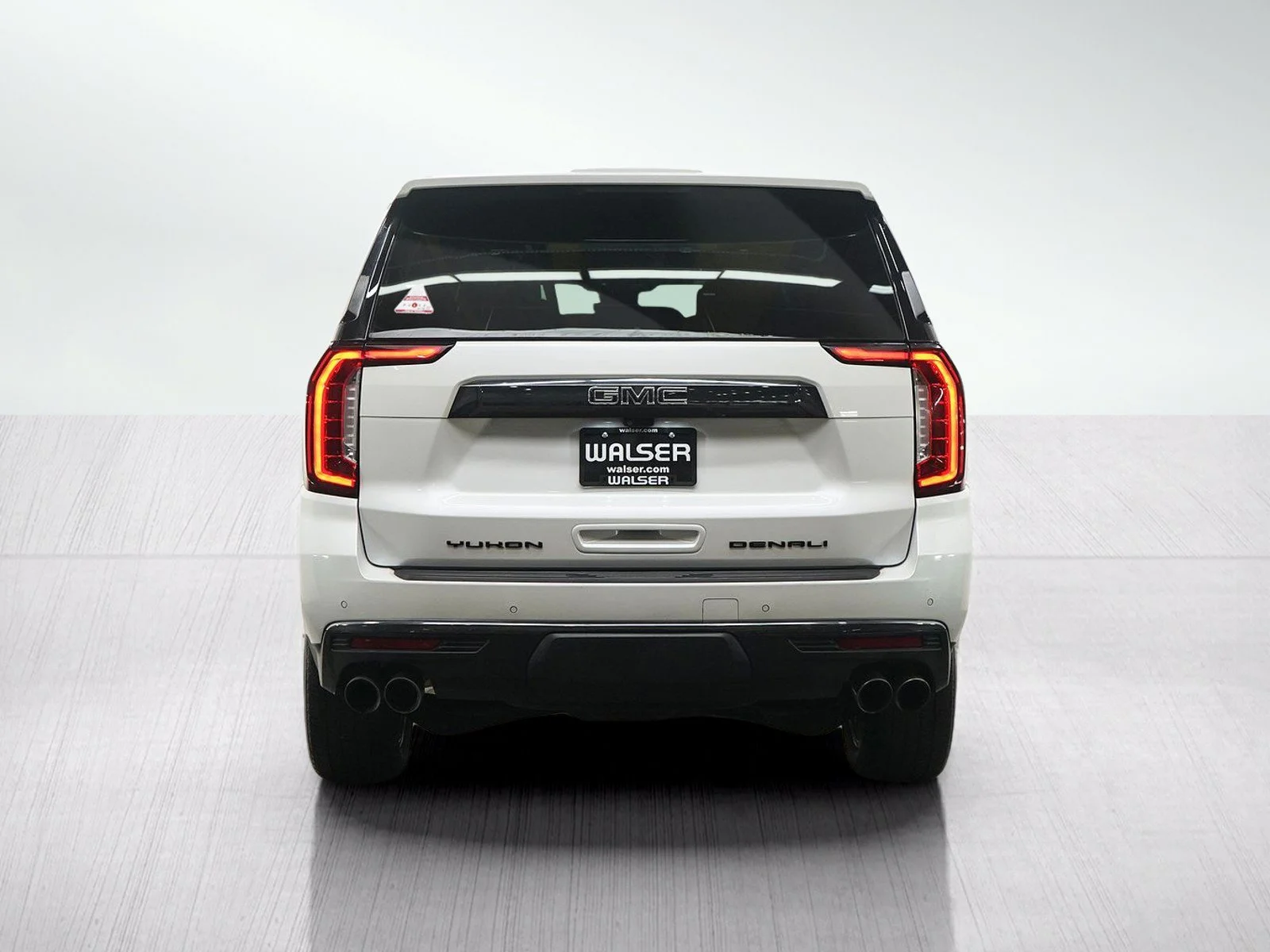 Used 2023 White Frost Tricoat GMC Denali Ultimate image 4