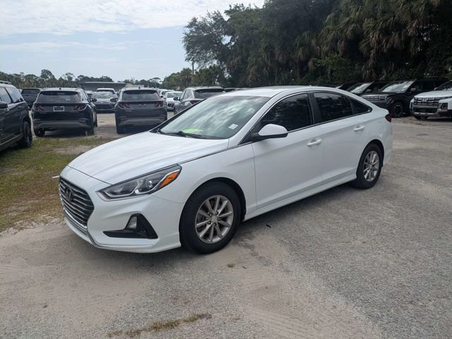 Used 2019 White Hyundai SE image 7