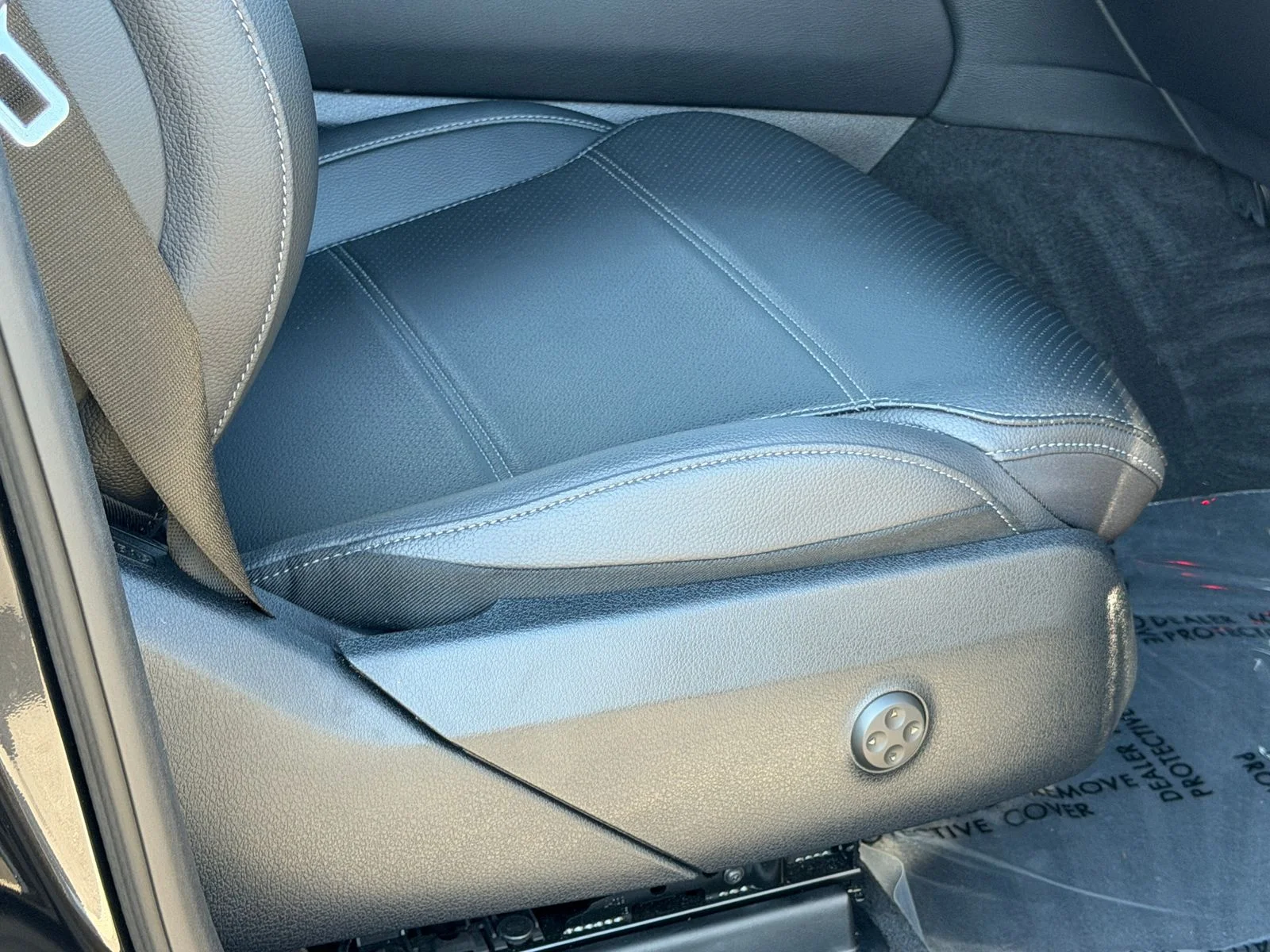 Used 2024  Mercedes-Benz GLC 300 image 35