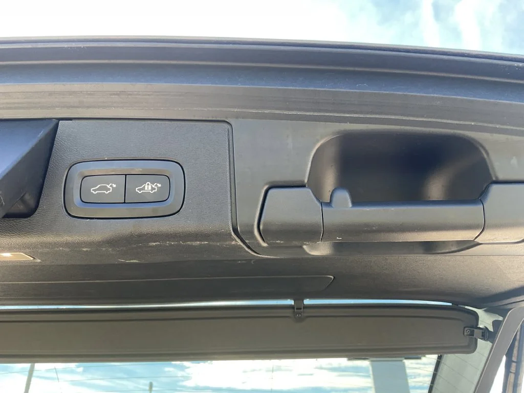 Used 2021 Gray Volvo T5 Inscription image 11