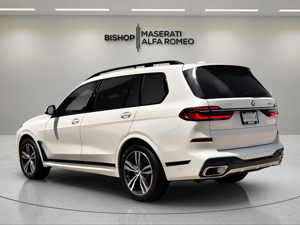 Used 2025 White BMW xDrive40i image 4