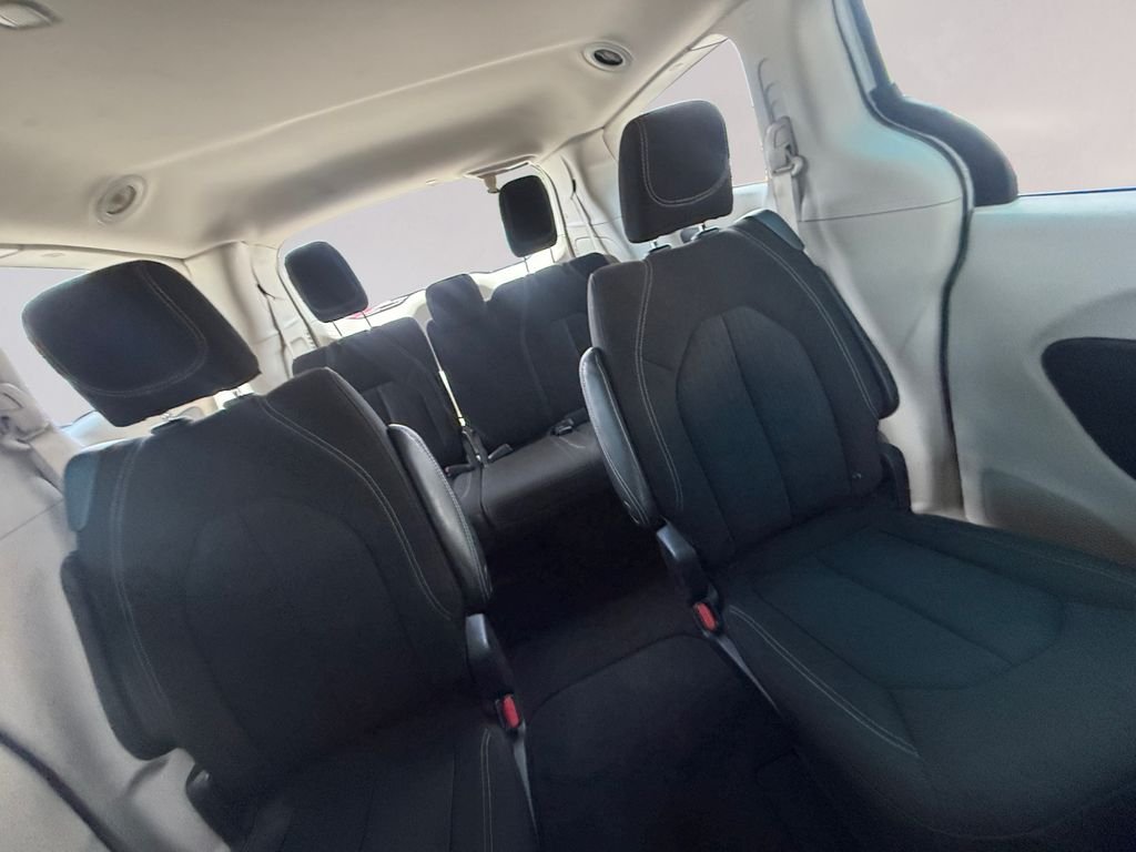 Used 2023 White Chrysler LX image 18