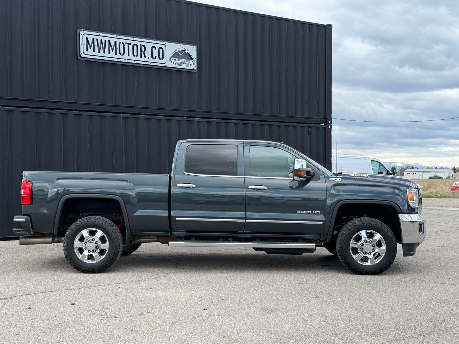 View vehicle photo 3