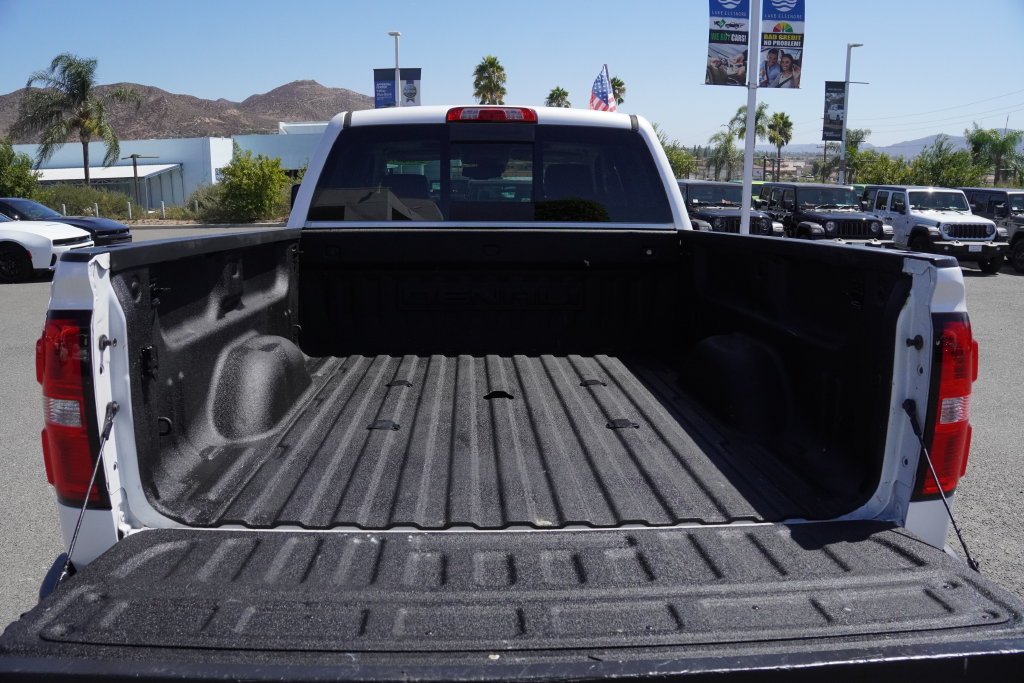 Used 2018 White GMC Denali image 38