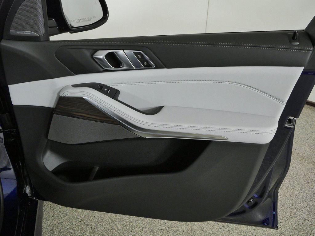 New 2026 Tanzanite Blue II Metallic BMW xDrive40i image 19