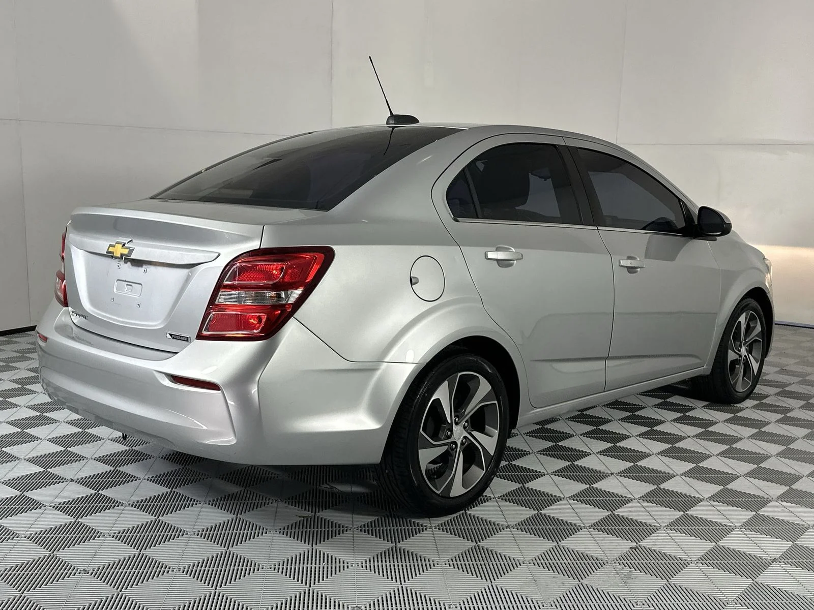 Used 2019 Silver Chevrolet Premier image 8