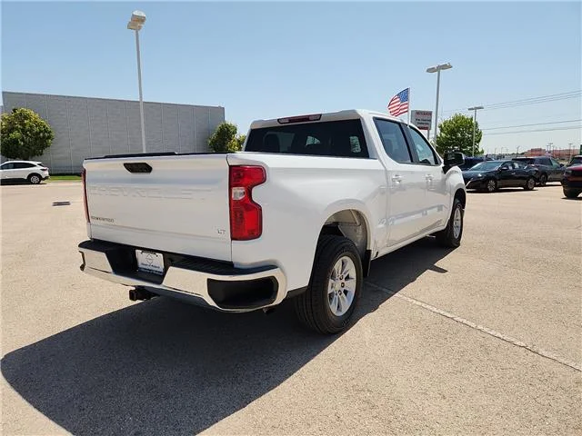 Used 2025 Summit White Chevrolet LT w/1LT 4x2 Crew Cab 5.75 ft. box 147.4 in. WB image 4