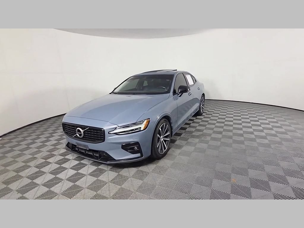 Certified Used 2022 Gray Volvo Momentum image 50