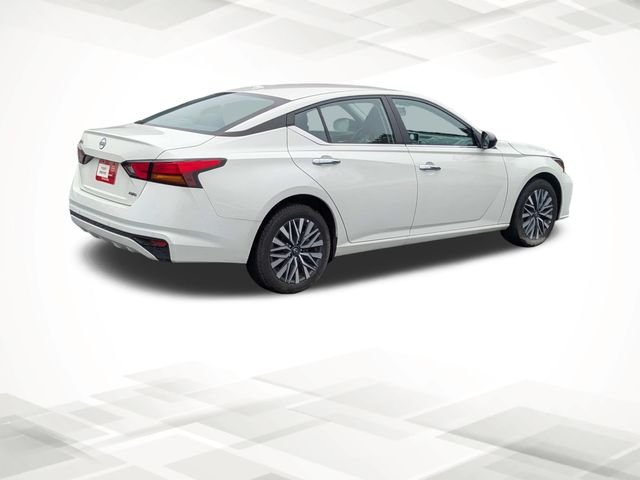 Used 2025 White Nissan 2.5 SV image 4