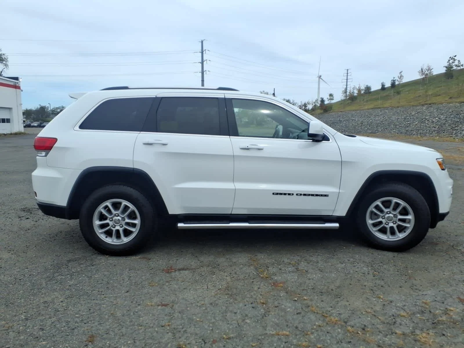 Used 2018 Bright White Clearcoat Jeep Laredo E image 4