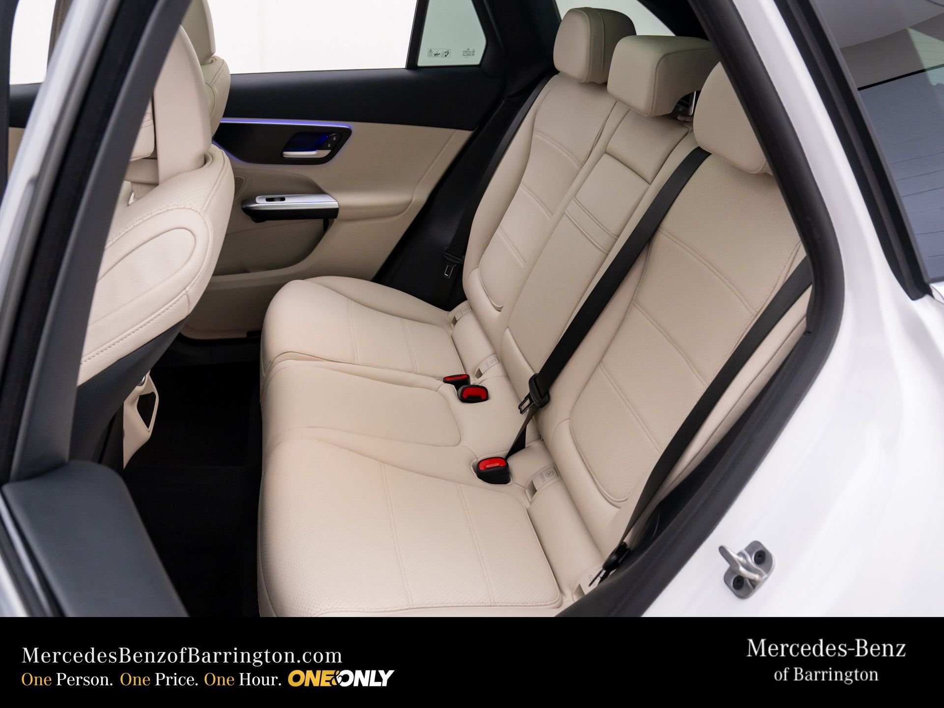 New 2026 MANUFAKTUR Moonlight White Metallic Mercedes-Benz GLC 300 image 19