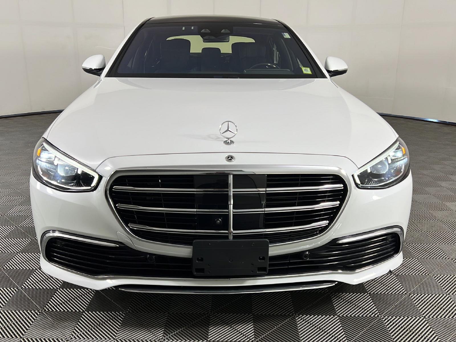 Used 2024 MANUFAKTUR Moonlight White Metallic Mercedes-Benz S 580 image 25