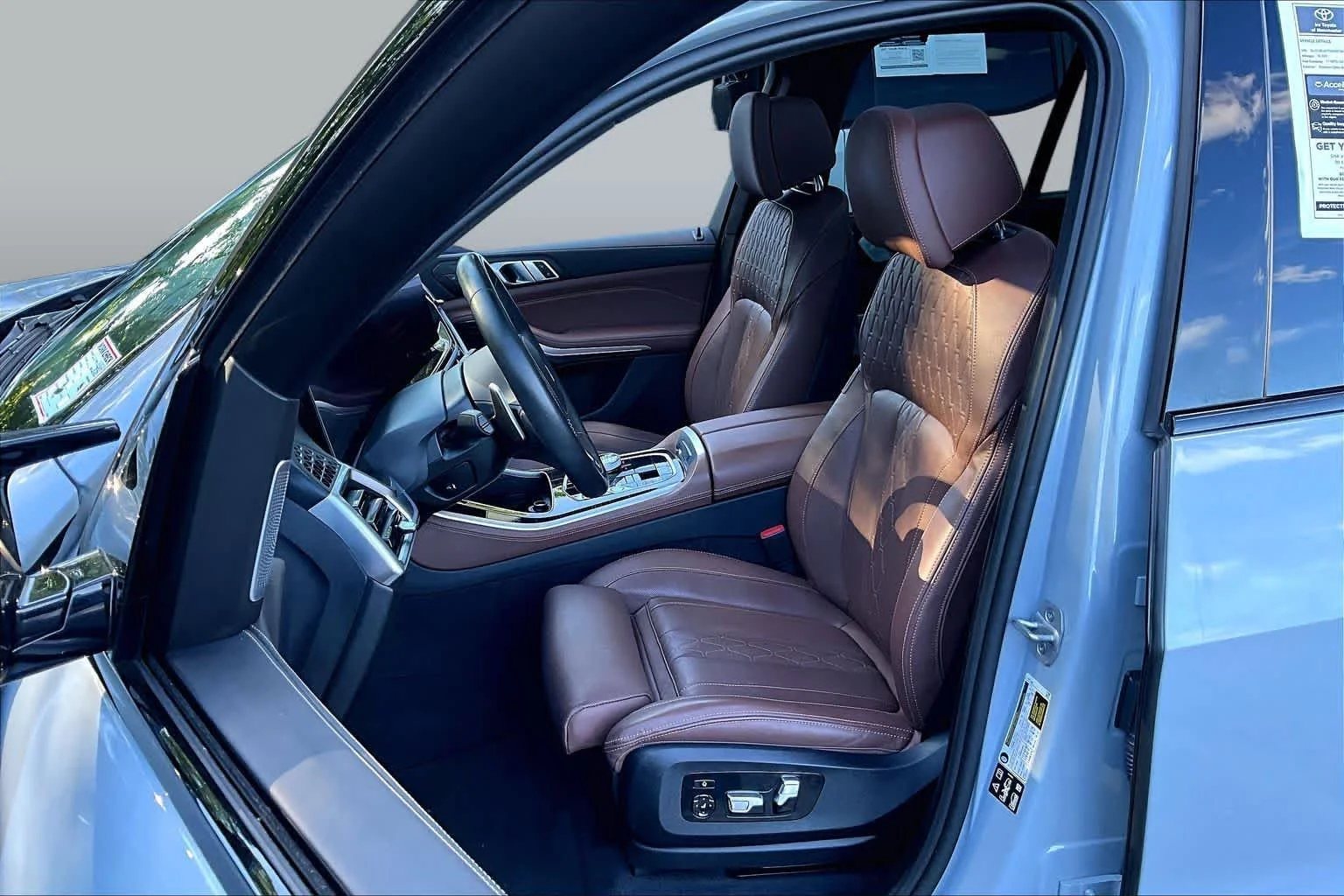 Used 2025 Brooklyn Grey Metallic BMW M60i image 9