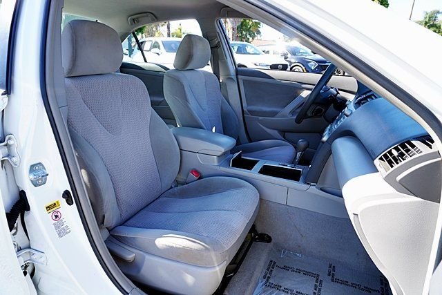 Used 2011 White Toyota LE image 11