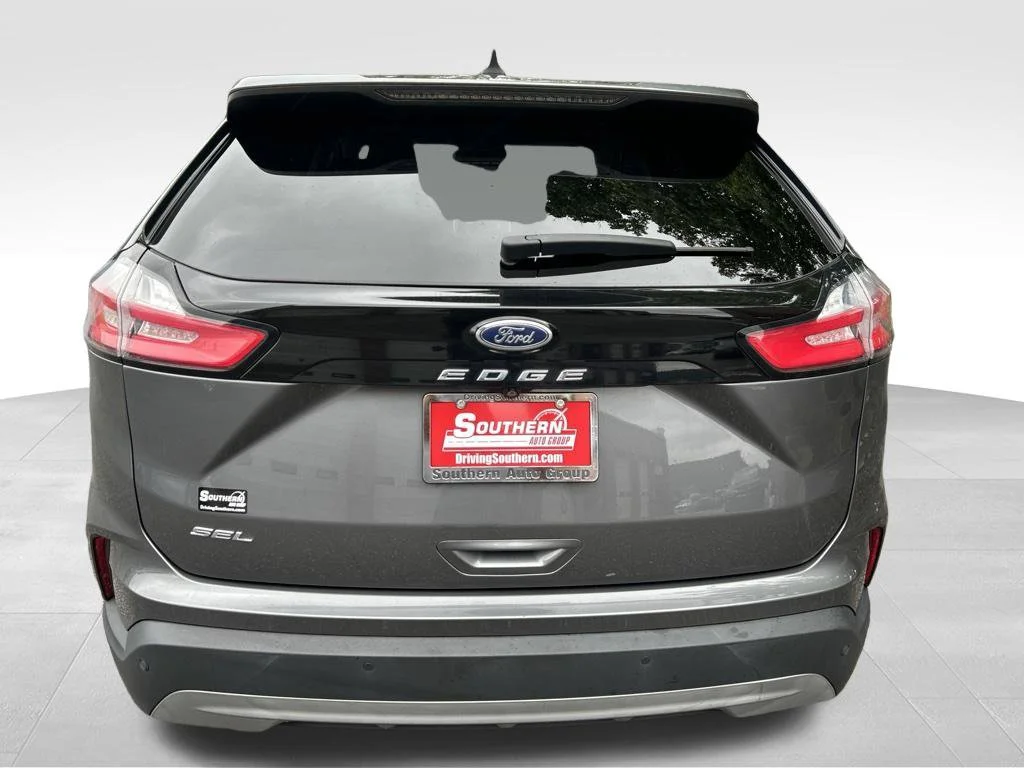 Used 2021 Gray Ford SEL image 4