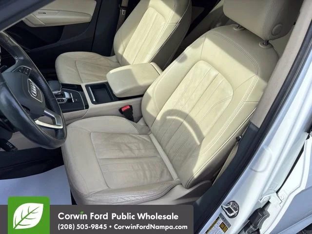 Used 2010 White Audi  image 25
