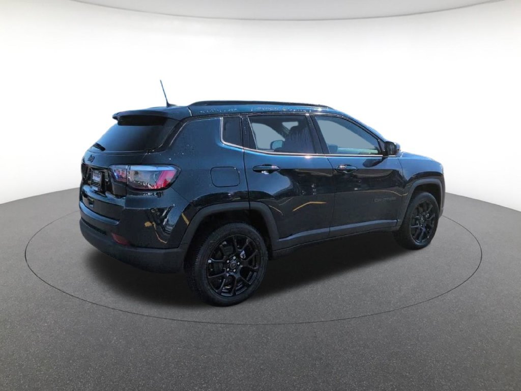 New 2026 Fathom Blue Pearl-Coat Exterior Paint Jeep Latitude image 7