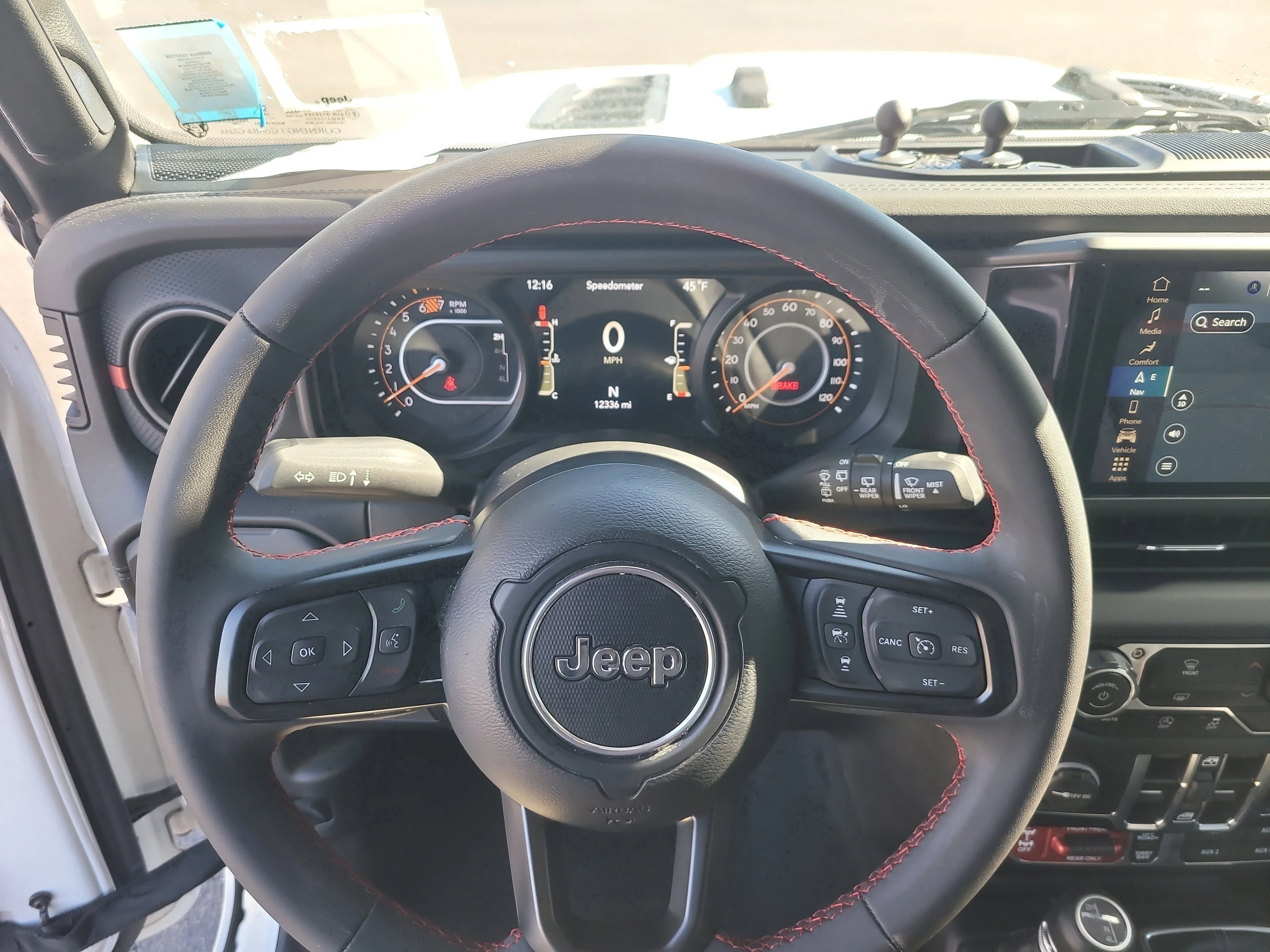 Used 2024 Bright White Clearcoat Jeep Rubicon image 25