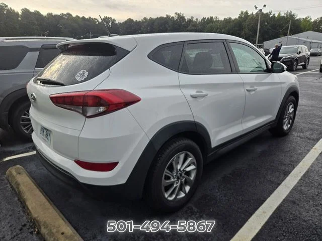 Used 2016 White Hyundai SE image 4