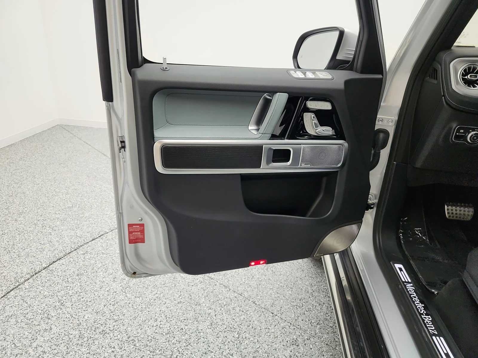 Certified Used 2025 Iridium Silver Metallic Mercedes-Benz G 550 image 15