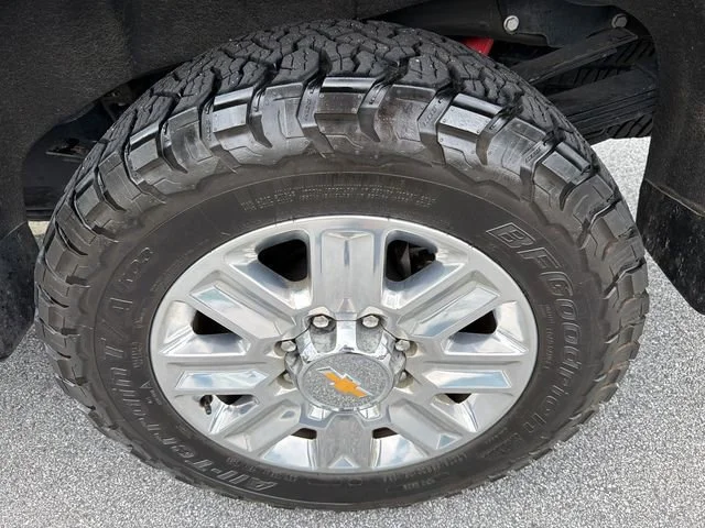 Used 2024 Sterling Gray Metallic Chevrolet High Country image 19