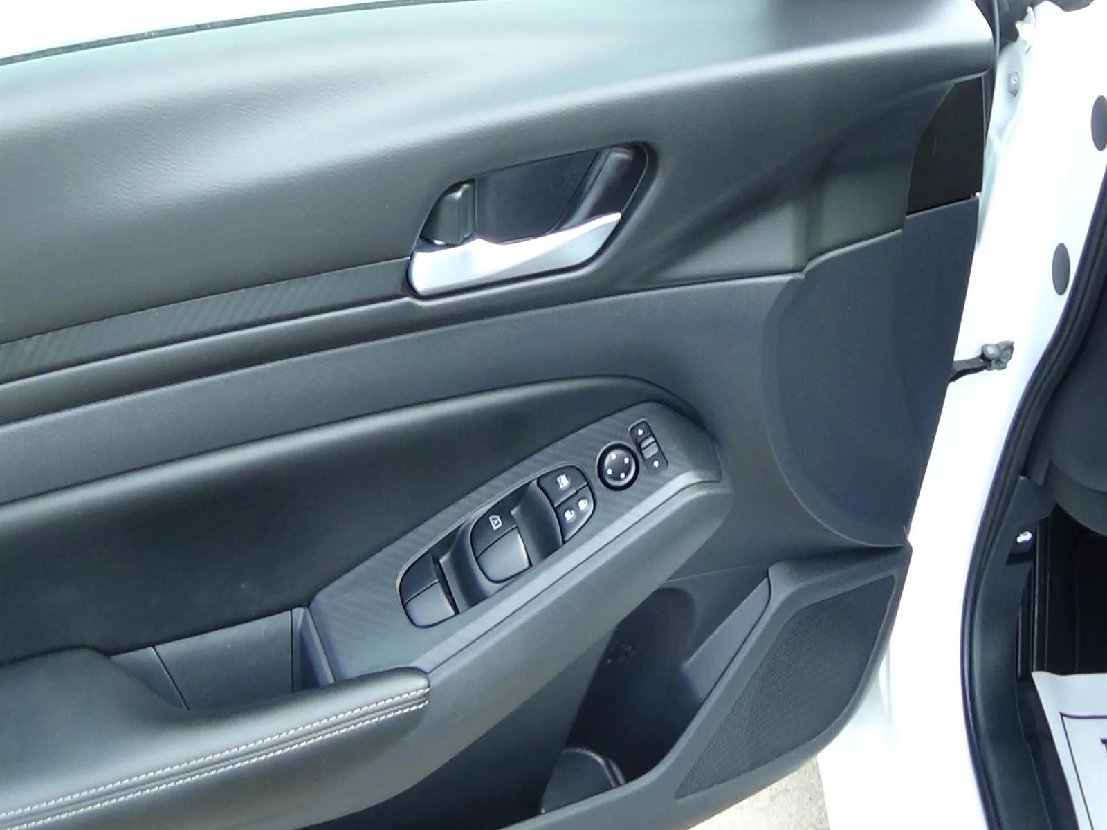 Certified Used 2025 Glacier White (qak) Nissan 2.5 SV image 14