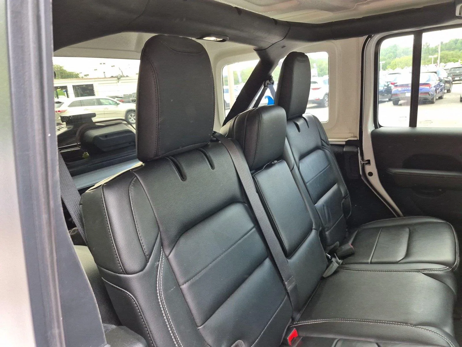 Used 2021 Bright White Clearcoat Jeep Unlimited Sahara image 35
