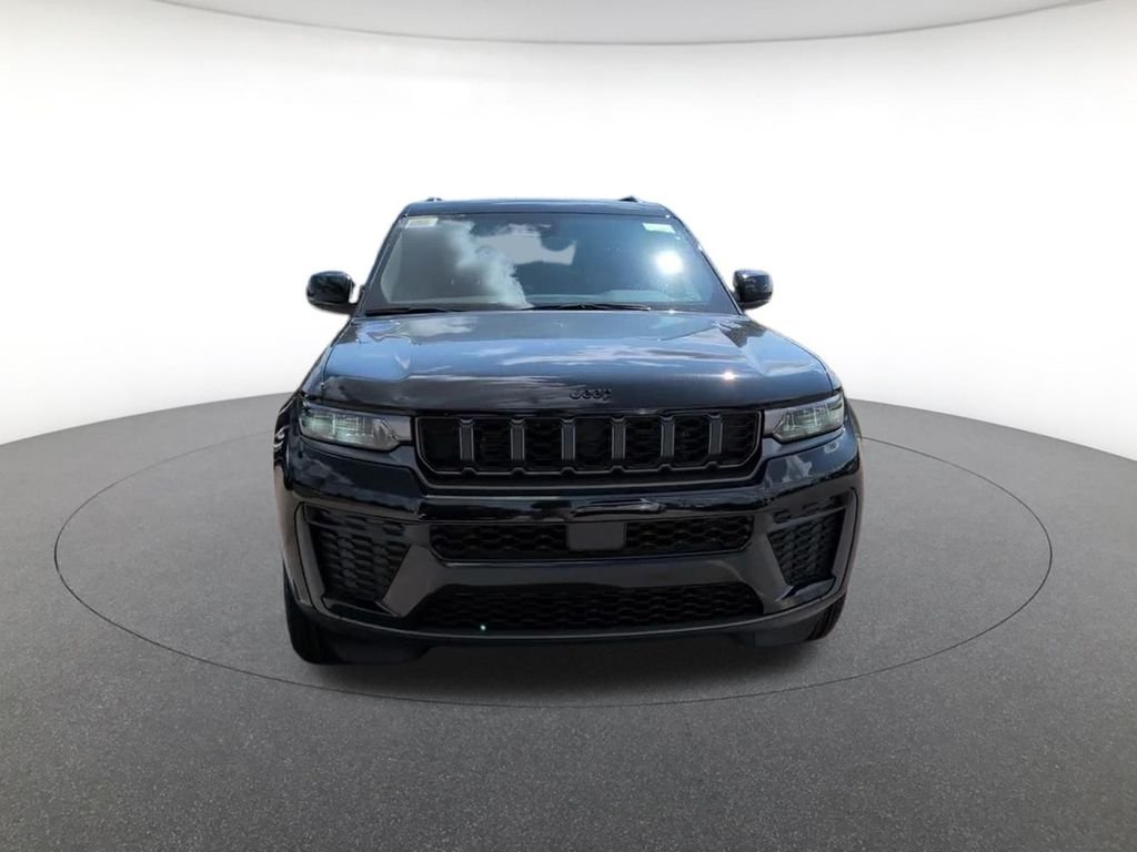 New 2026 Diamond Black Crystal Pearl-Coat Exterior Paint Jeep Altitude image 2