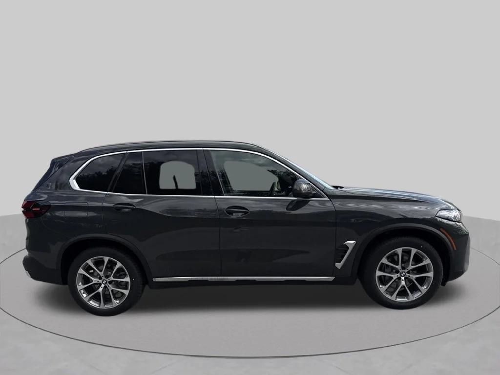 Used 2026 Gray BMW xDrive40i image 7