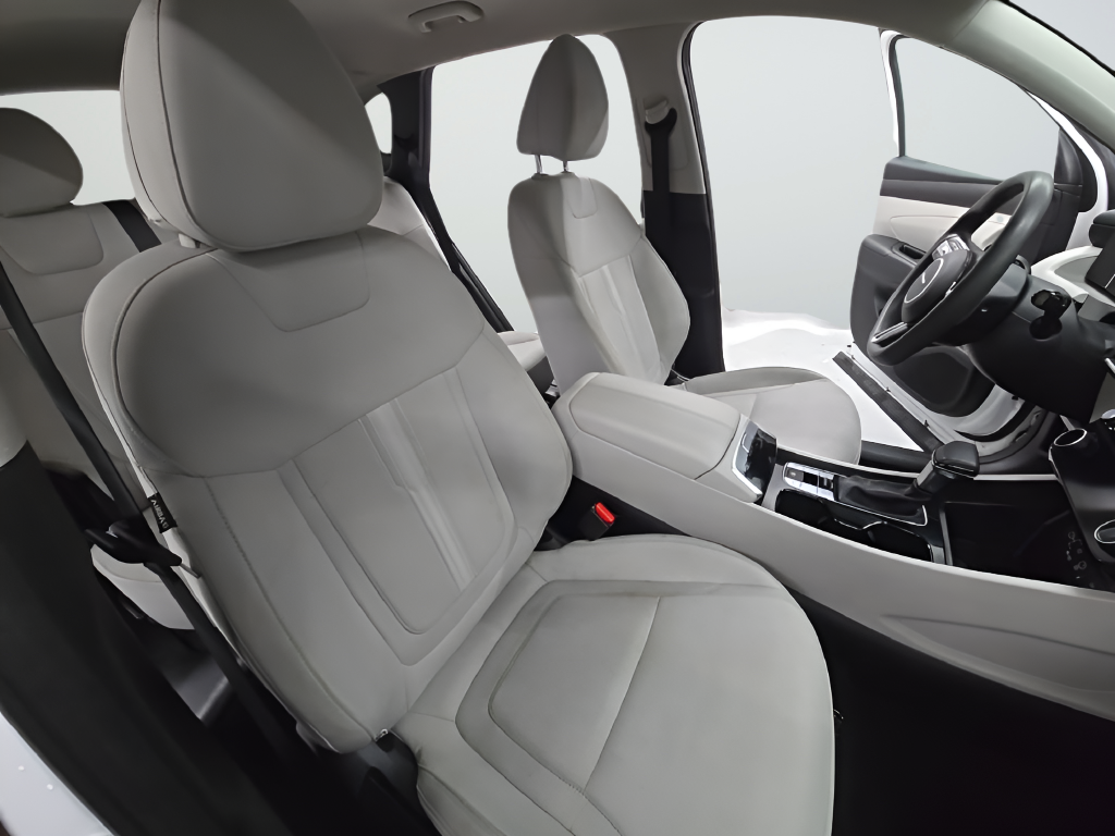 Used 2025 White Hyundai SEL image 26