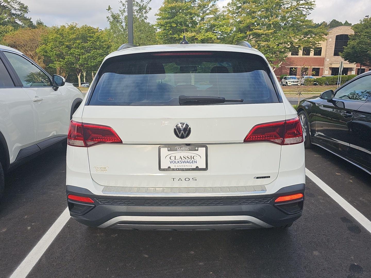 Used 2022 Pure White Volkswagen S image 4