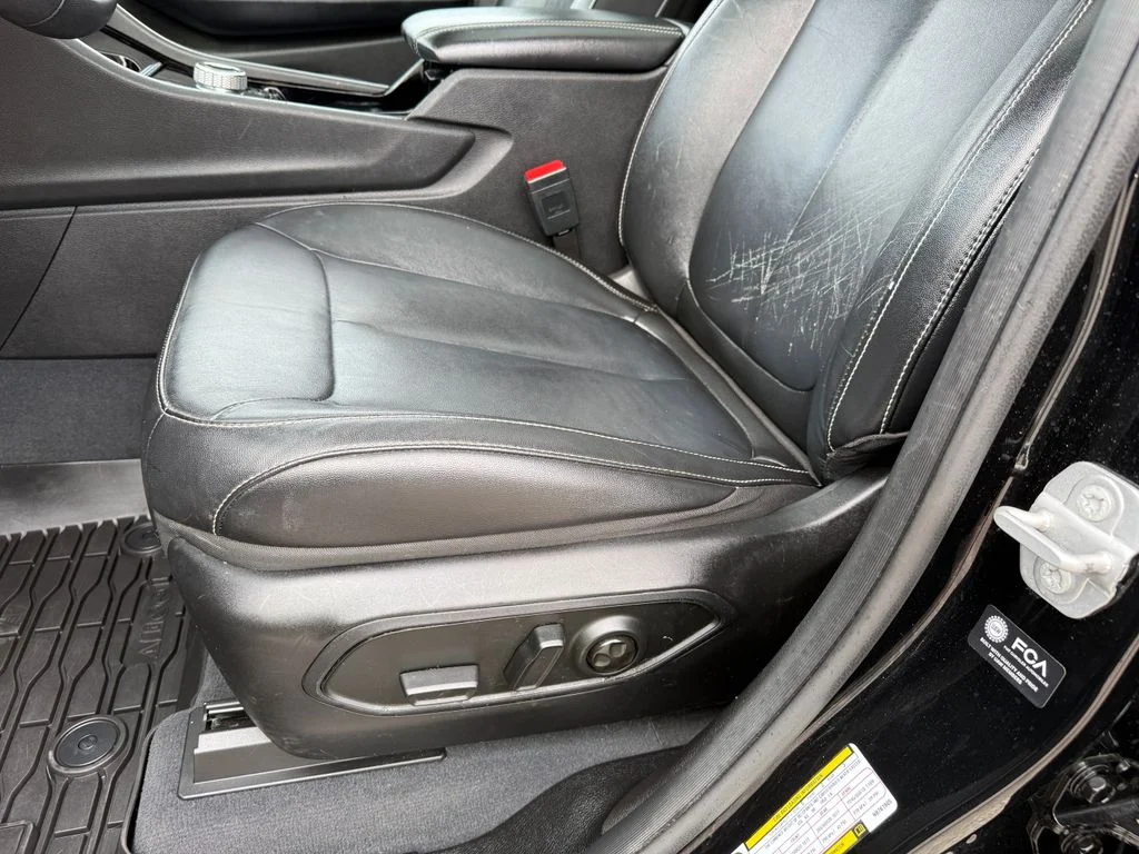 Used 2022 Black Jeep 4xe image 31