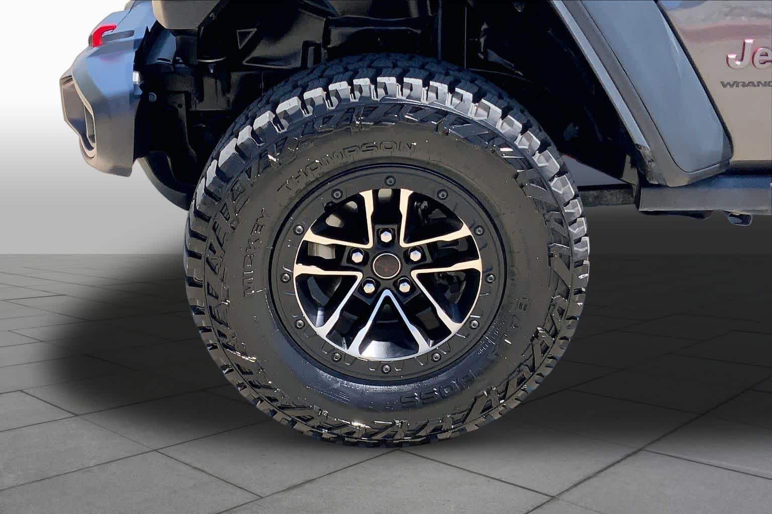 Used 2024 Granite Crystal Metallic Clearcoat Jeep Rubicon image 10