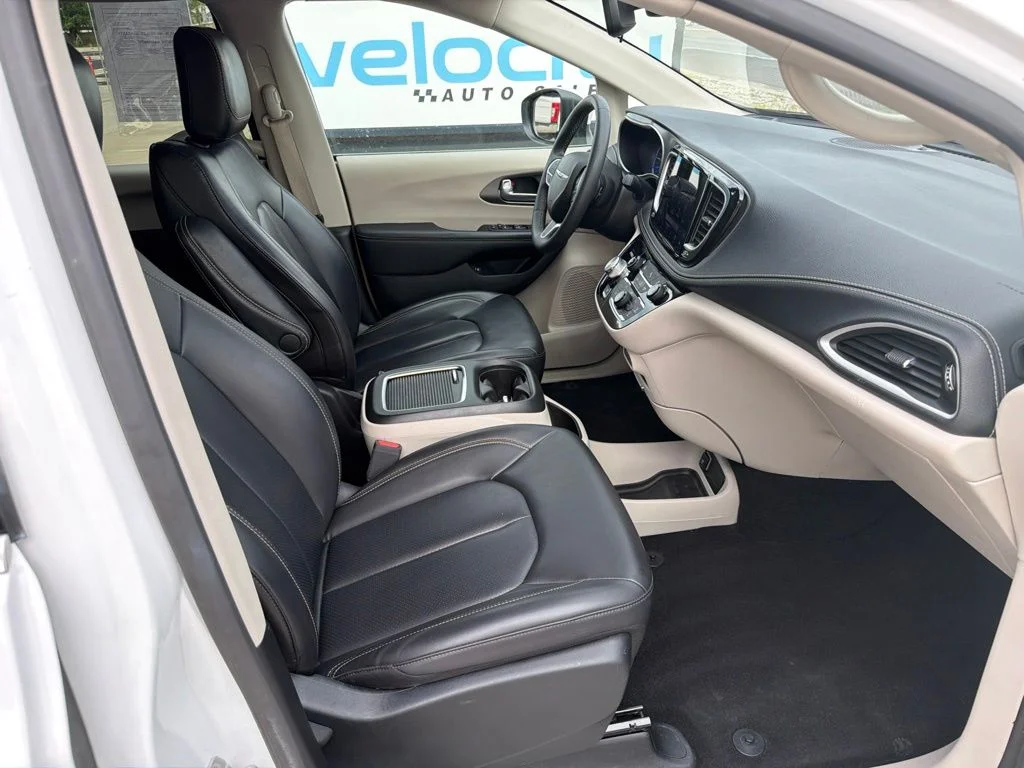 Used 2023 White Chrysler Touring L image 20