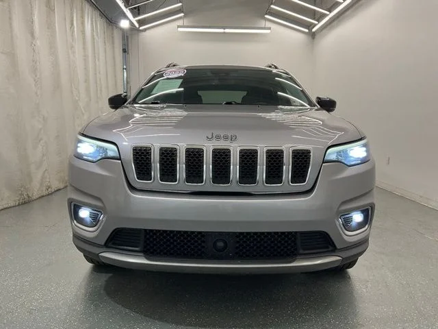 Used 2022 Silver Jeep Limited image 3