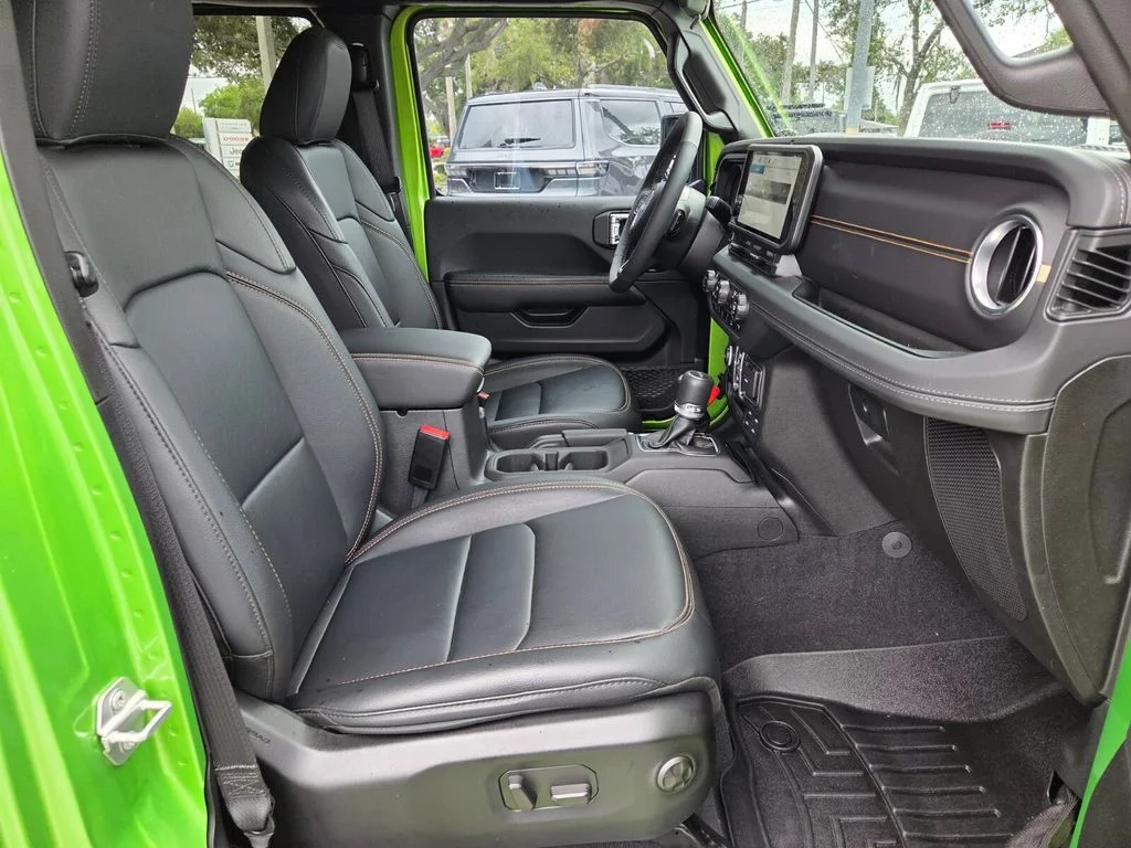 Certified Used 2025 Green Jeep High Tide image 20
