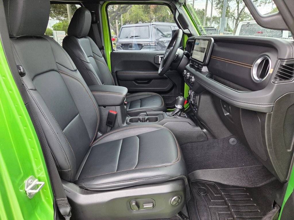 Certified Used 2025 Green Jeep High Tide image 20