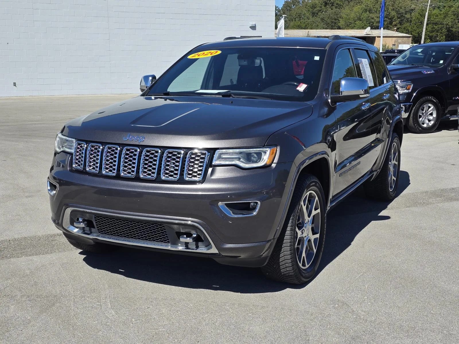 Used 2020 Gray Jeep Overland 4x4 image 3