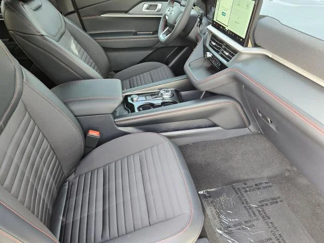 New 2026 Star White Metallic Tri-Coat Ford ST-Line image 30