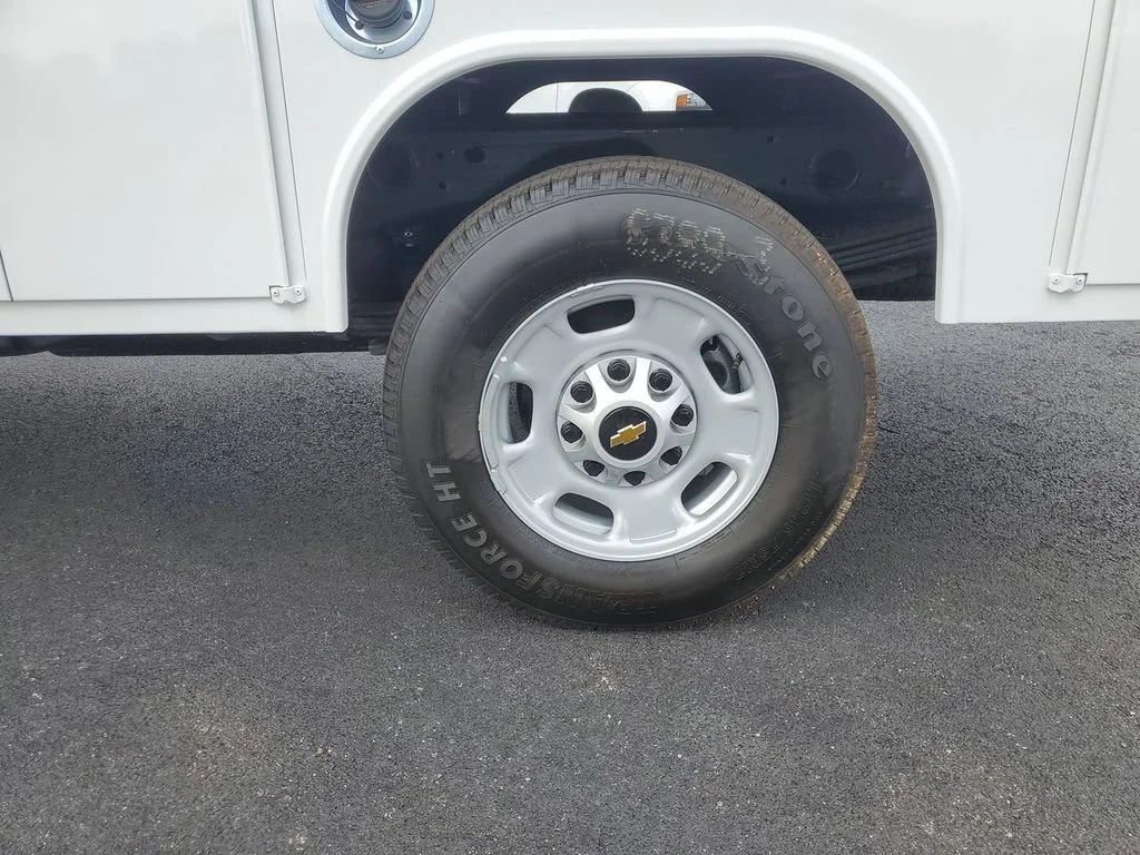 New 2026 Summit White Chevrolet WT image 37