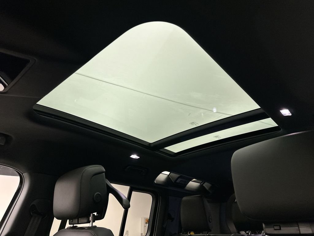 New 2026 Fuji White Land Rover X-Dynamic SE image 11