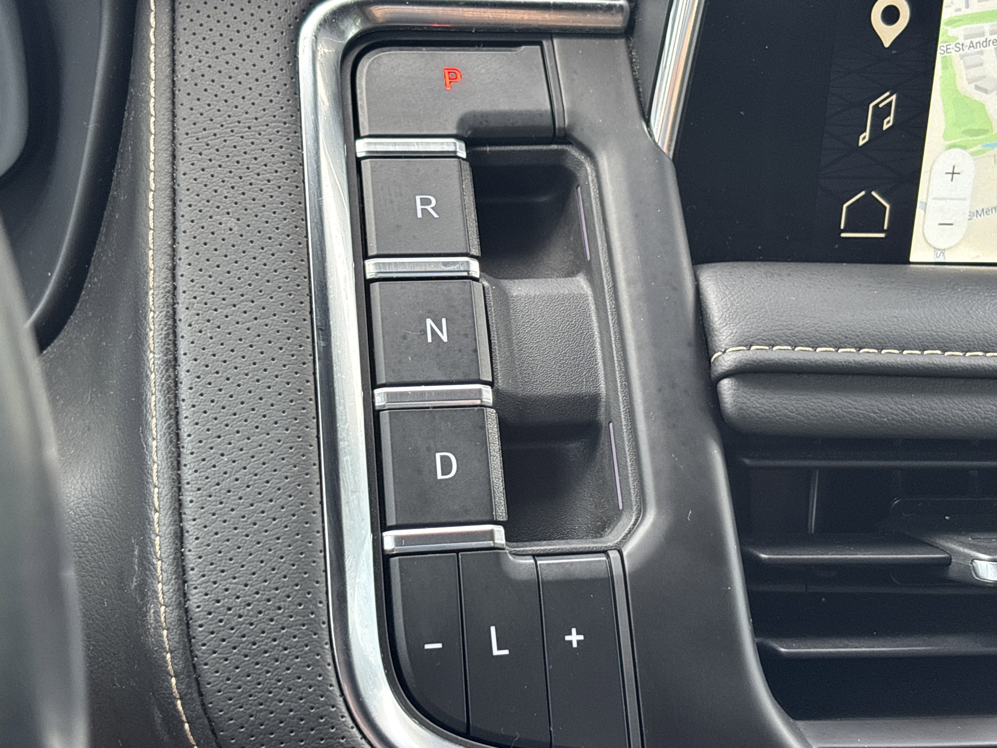 Used 2023 Sterling Metallic GMC SLT 4WD image 36