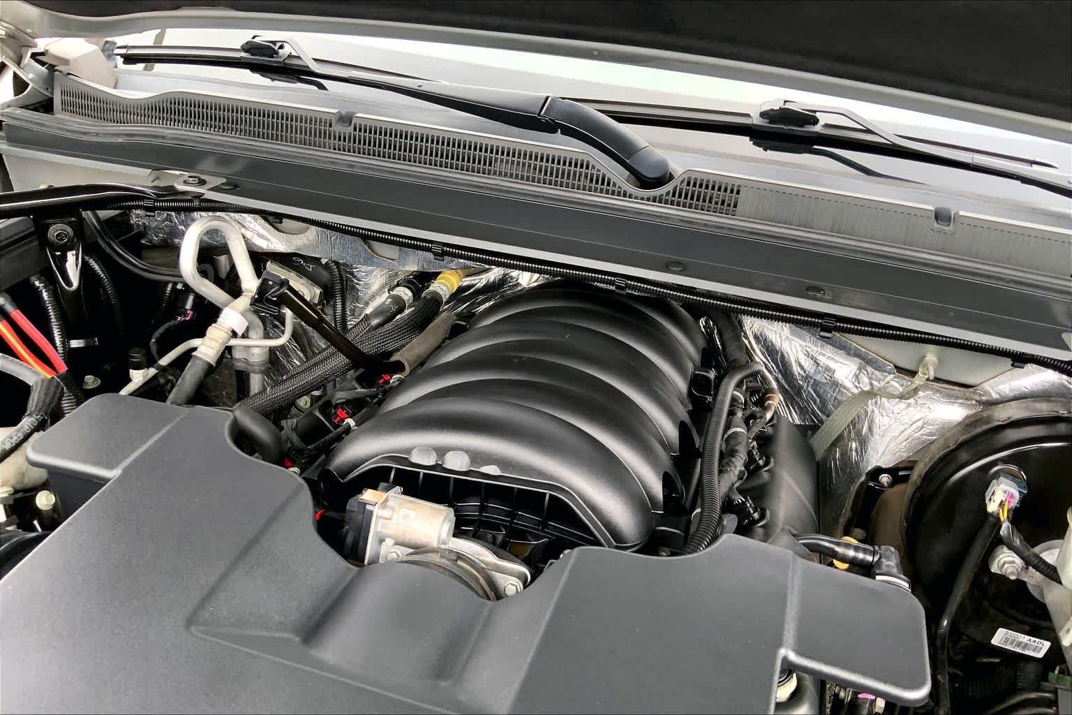 Used 2015 Silver Ice Metallic Chevrolet LT image 29
