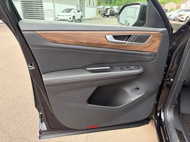 New 2026 Black Volkswagen 2.0T SE w/Technology image 11