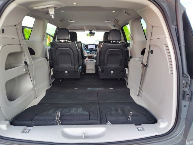 Used 2023 White Chrysler Touring L image 29