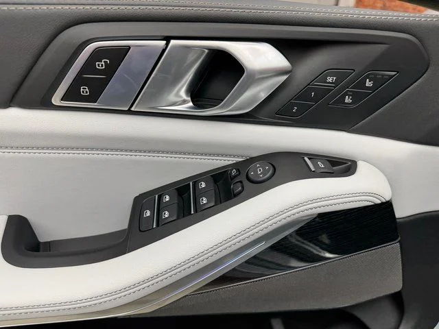Used 2026 Gray BMW xDrive40i image 9